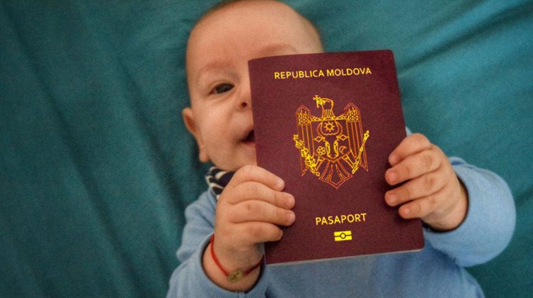 Persoanele care s-au născut pe teritoriul Moldovei, dar au cetățenia altor state, pot cere recunoașterea cetățeniei moldovenești