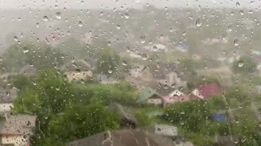 Ploi cu descărcări electrice: Câte grade vor indica termometrele astăzi