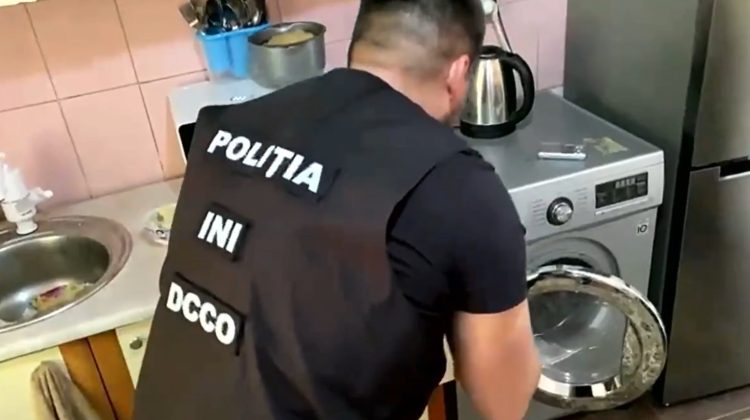VIDEO Percheziții în gospodăria unei femei din Orhei. A fost reținută pentru 72 ore