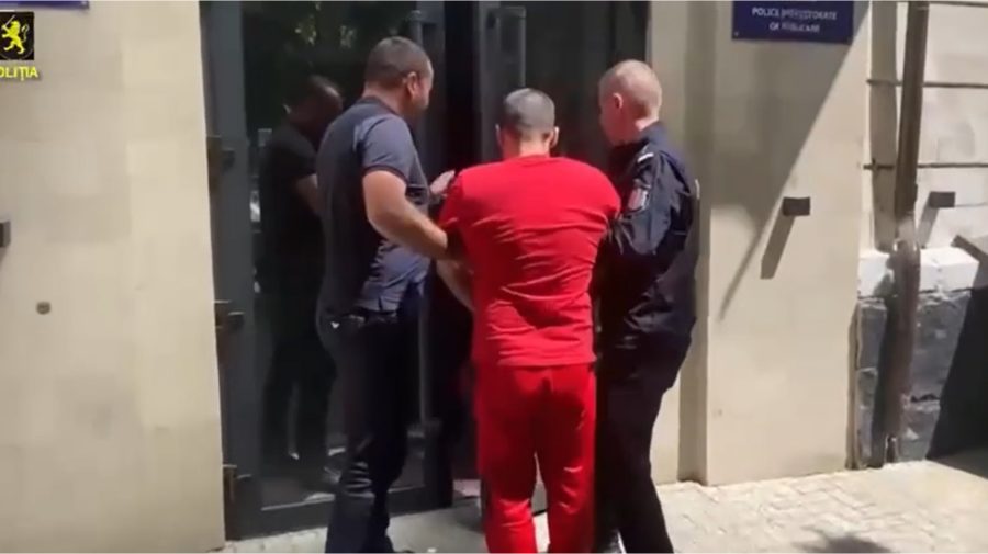 VIDEO Omor pe o stradă din Chișinău. Suspectul a fost reținut pentru 30 de zile