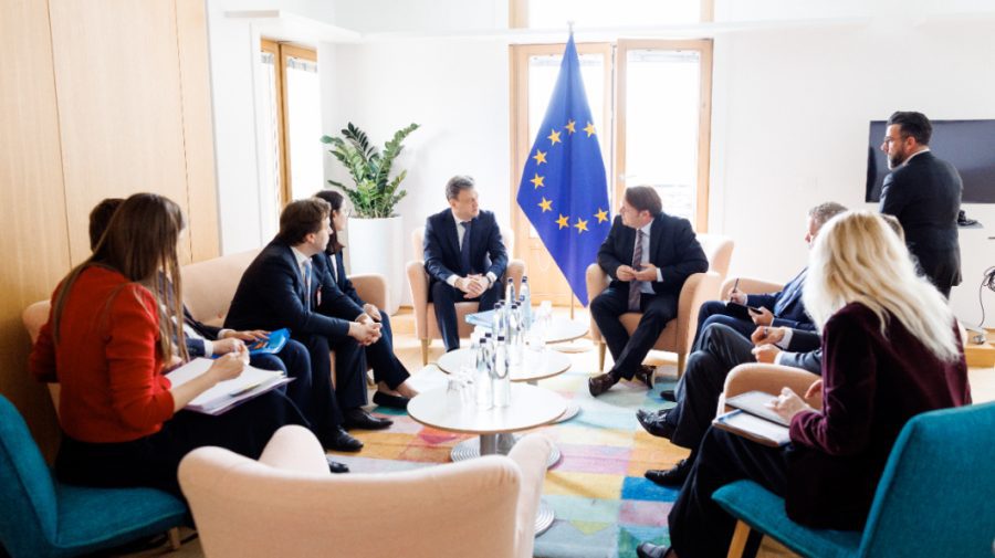 Premierul Moldovei i-a povestit comisarului european pentru extindere despre eforturile de aderare la UE