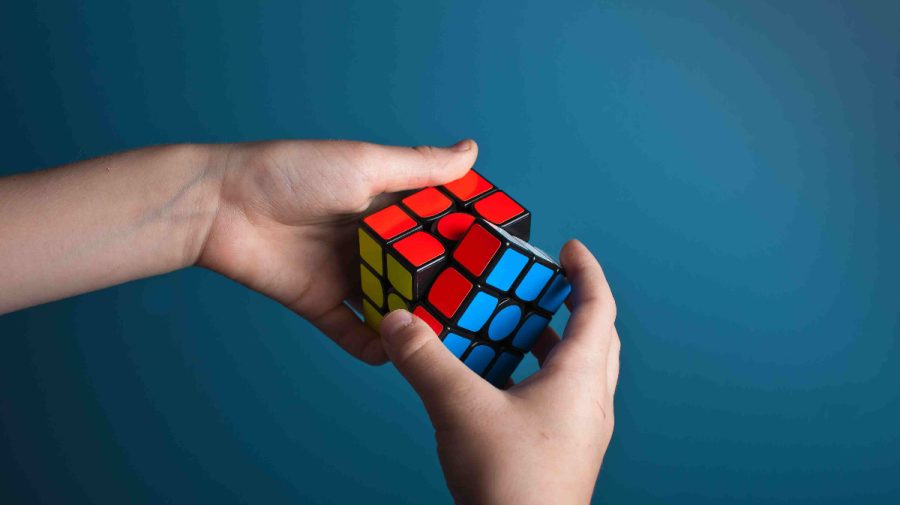 VIDEO Un nou record mondial! Un robot japonez a rezolvat cubul Rubik în câteva secunde