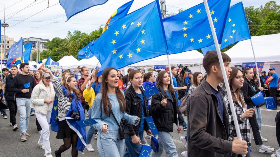Orășelul European va fi organizat pe 9 mai în Piața Marii Adunări Naționale