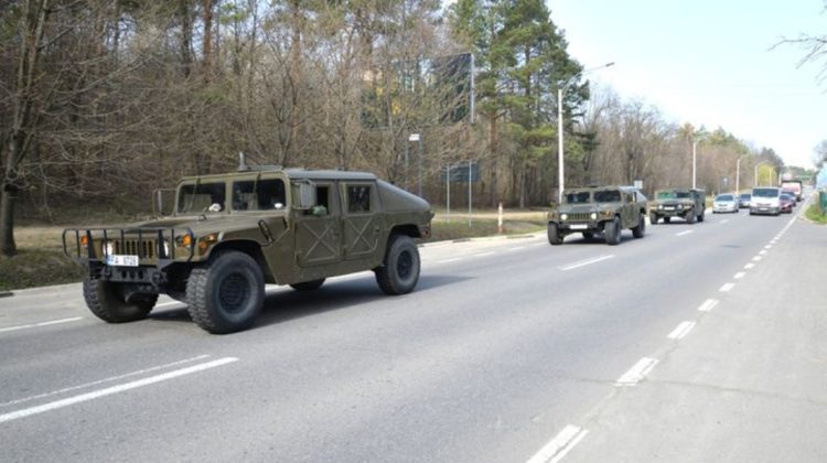 Pe drumurile naționale din centrul și nordul țării se va deplasa tehnică militară. Militarii participă la un nou exercițiu