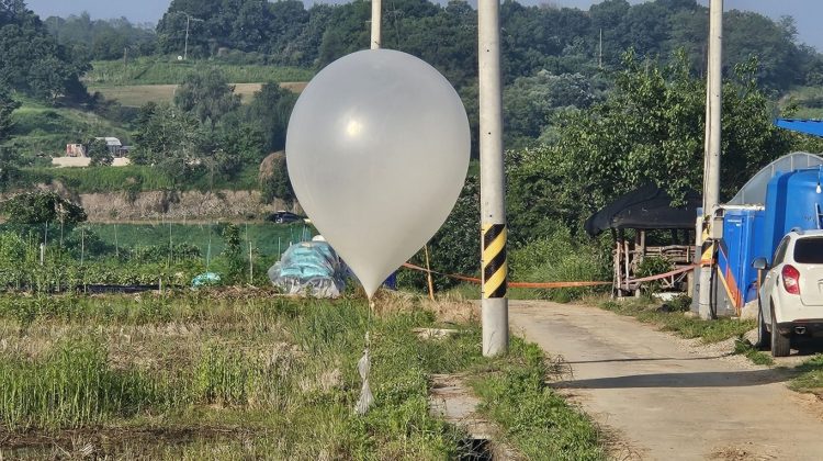 Baloanele cu deșeuri lansate de Coreea de Nord au oprit traficul aerian pe un aeroport din Coreea de Sud