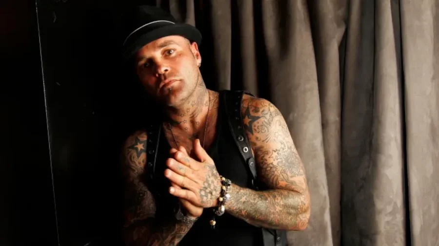 Liderul trupei rap-rock „Crazy Town”, care a cântat unul dintre hiturile discotecilor tinereții, a murit la 49 de ani