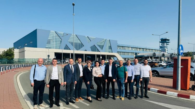 FOTO Polițiștii de Frontieră moldoveni au făcut schimb de bune practici în două aeroporturi din România