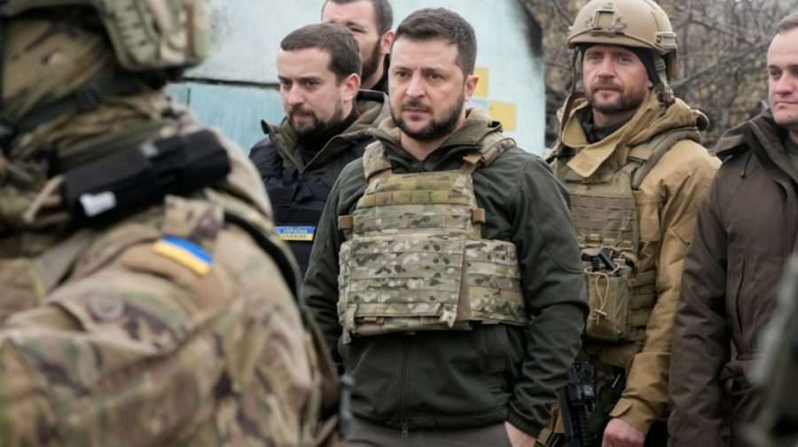 Zelenski a cerut curățarea serviciului de gardă, după ce doi ofițeri au vrut să îl asasineze: Era un cadou pentru Putin