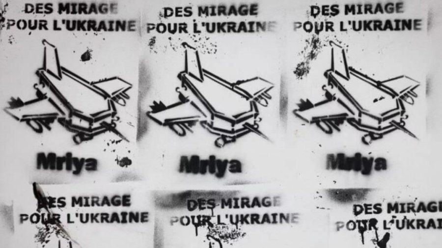Sicrie zburătoare, pictate pe clădirile unor instituții media de la Paris: doi moldoveni, reținuți