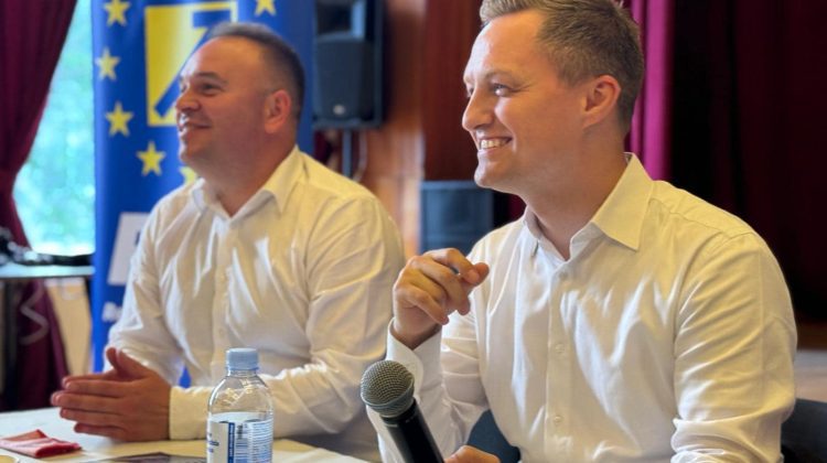 FOTO Adrian Dupu a făcut turul Moldovei: Discuții despre europarlamentare, de la nord la sud