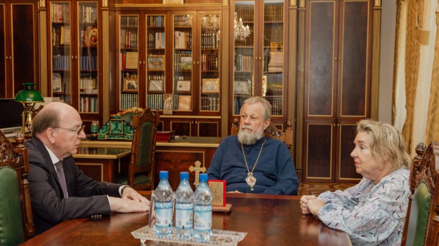 IMAGINEA ZILEI Mitropolitul Vladimir și ambasadorul rus, discutând „pacea și stabilitatea globală”