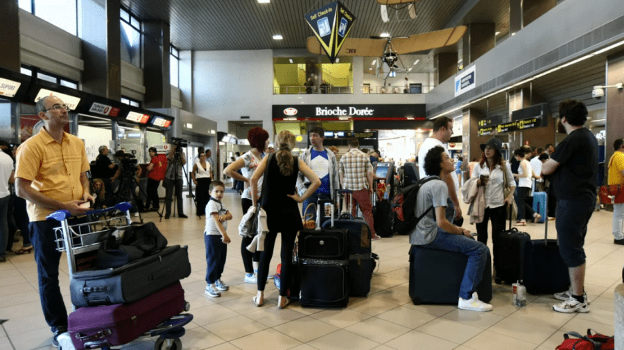 Zăpușeală în Aeroportul „Henri Coandă” din București. Administrația, amendată cu 10.000 de lei