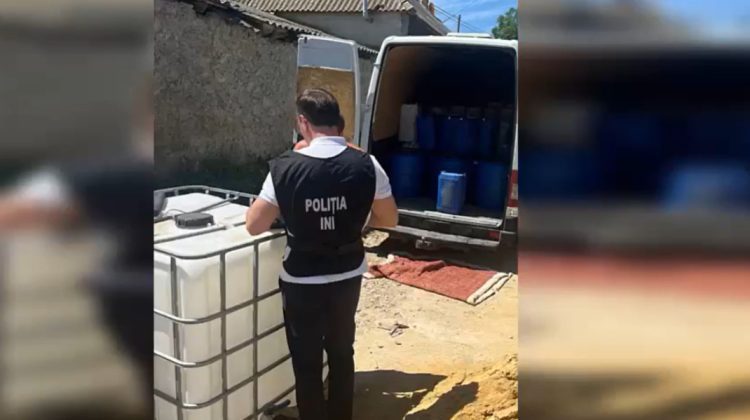 VIDEO Aduceau cu barca alcool din Transnistria. Doi bărbați, luați la ochi de polițiști