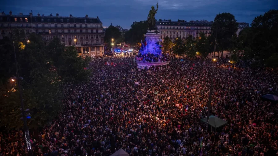 VIDEO Alegeri în Franţa: Mii de oameni au sărbătorit la Paris victoria