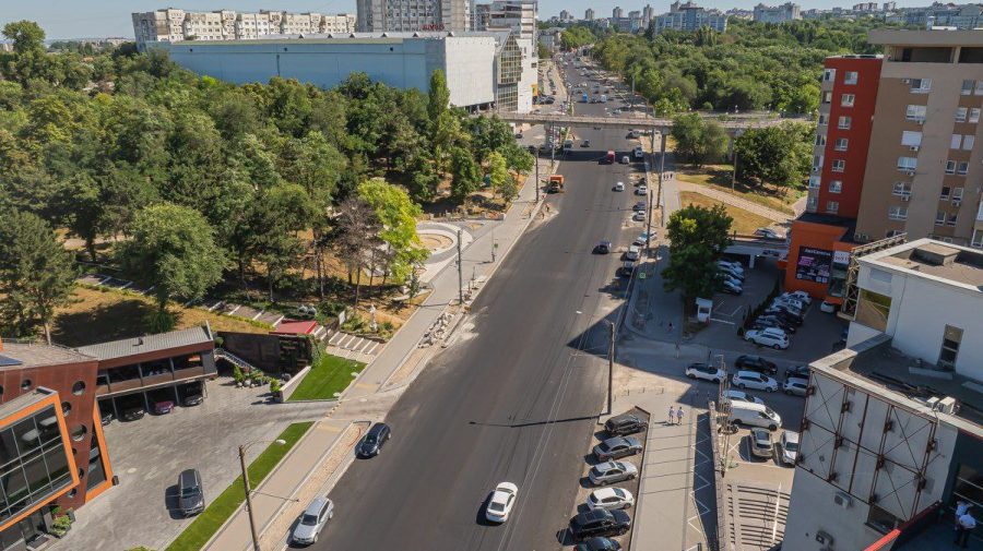 Restricții de circulație în Capitală. Șoferii sunt îndemnaţi să se conformeze cerințelor polițiștilor