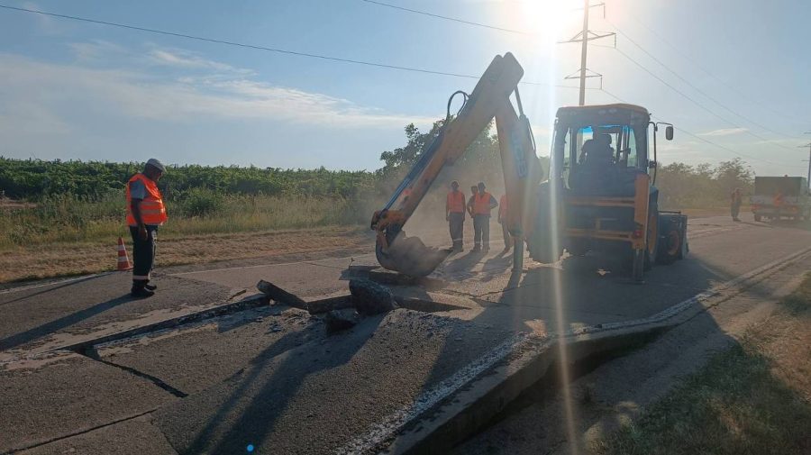 FOTO Un alt drum „a luat-o razna” din cauza temperaturilor mari. Drumarii au ajuns la fața locului