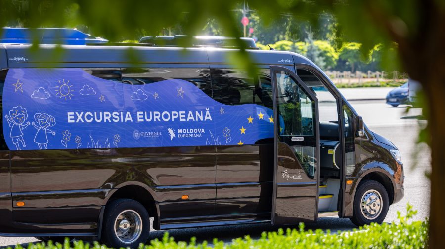 FOTO Excursii europene pentru elevii din toată țara. Circa 2500 de copii vor descoperi Chișinăul