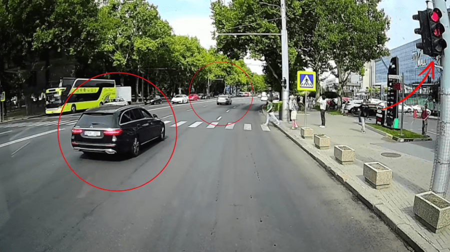 STOP CADRU Hai pe roșu, că-i mai interesant! Doi șoferi, surprinși cum încalcă legea, în Chișinău