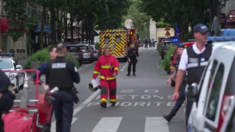 Un șofer a intrat cu mașina pe terasa unui restaurant din Paris, chiar în ajunul Jocurilor Olimpice