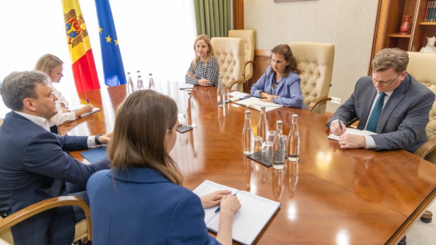 Oficială americană, la Guvernul Moldovei. A discutat cu Recean despre sprijinul acordat țării noastre