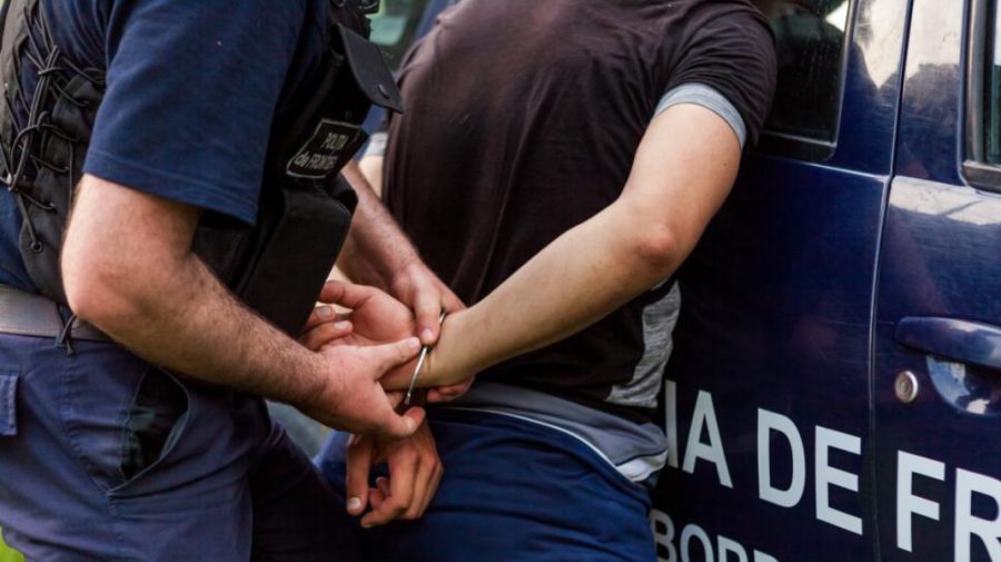 Un infractor – prins de polițiștii de frontieră cu ajutorul dronelor și câinele Rocky. Unde se ascundea?
