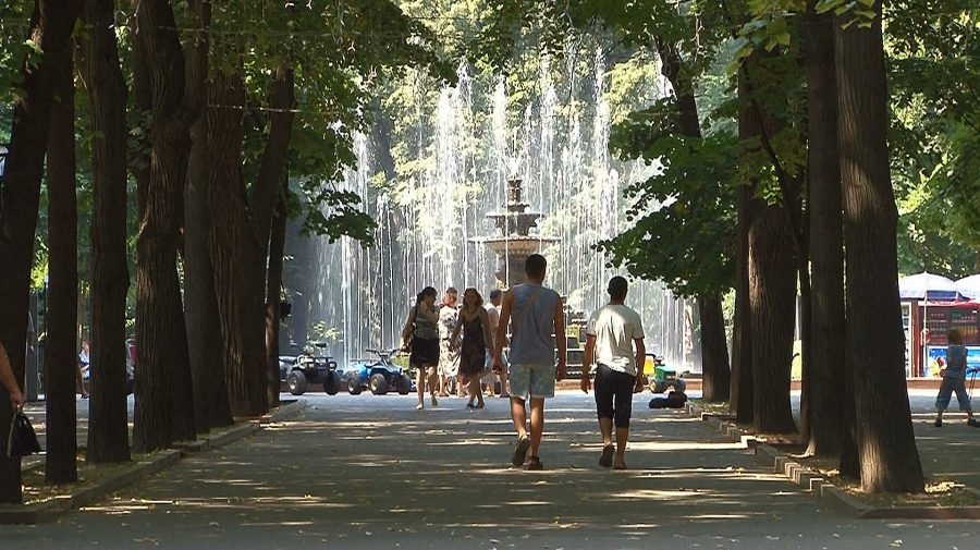 Meteorologii anunță temperaturi generoase și ploi izolate