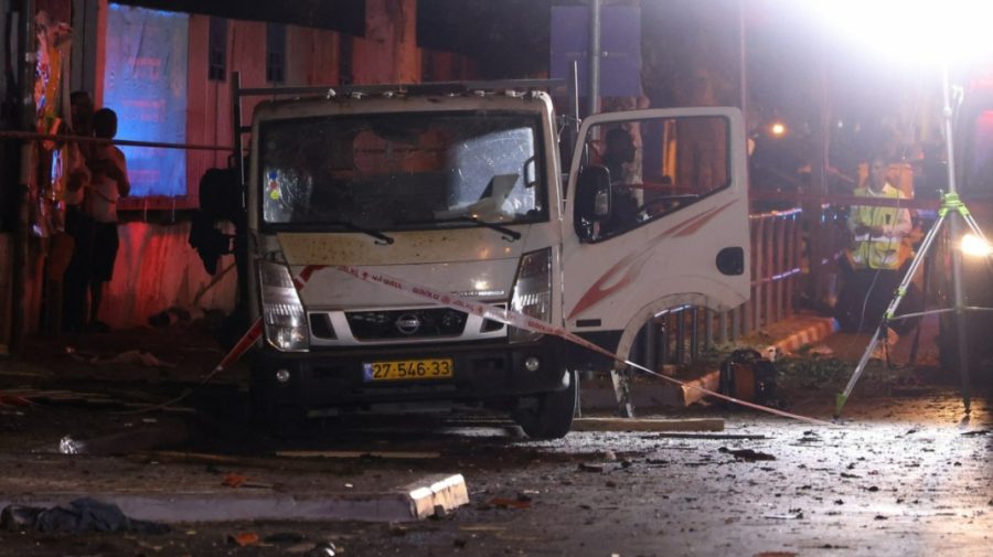 VIDEO Atentat terorist la Tel Aviv. O bombă plasată într-un camion a explodat