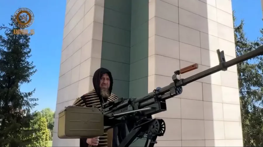 VIDEO Ramzan Kadîrov, elogiu lui Elon Musk: Cum arată un autovehicul Tesla dotat cu mitralieră