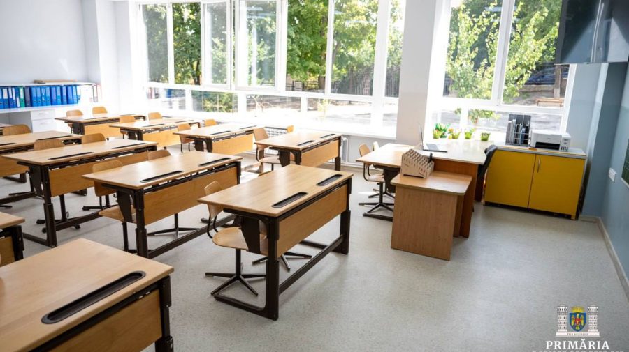 FOTO Un bloc de studii, recent renovat, a fost inaugurat la Liceul Teoretic „Mihail Lomonosov” din Chișinău