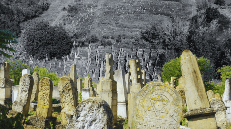 VIDEO Cimitirul „Beit Olam” din Vălcineț: Istoria evreilor, scrisă pe morminte
