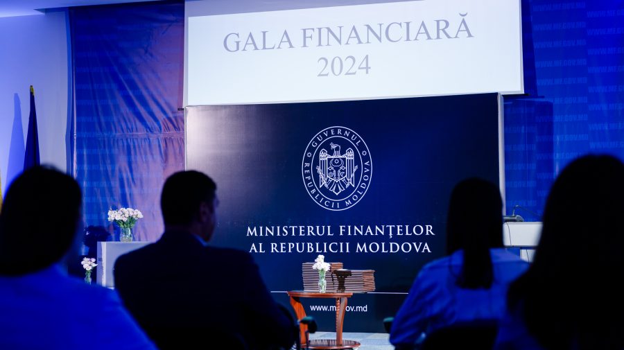 27 de specialiști din domeniul financiar, premiați la Chișinău. Povestea unui auditor angajat la Ministerul Sănătății