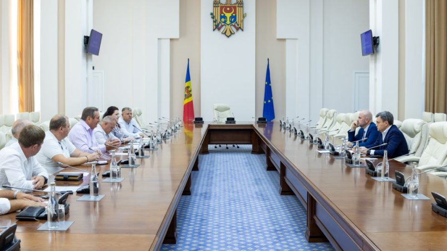Reprezentanții Asociației „Moldova-Fruct”, în vizită la Guvern. Au discutat cu Recean și Bolea. Despre ce?