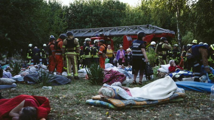Rușii au bombardat un azil din orașul ucrainean Sumî în care erau 221 de bătrâni. Imaginile dezastrului