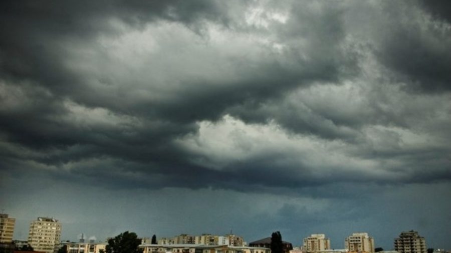 Undeva soare, undeva ploi. Meteorologii spun cum va fi vremea vineri