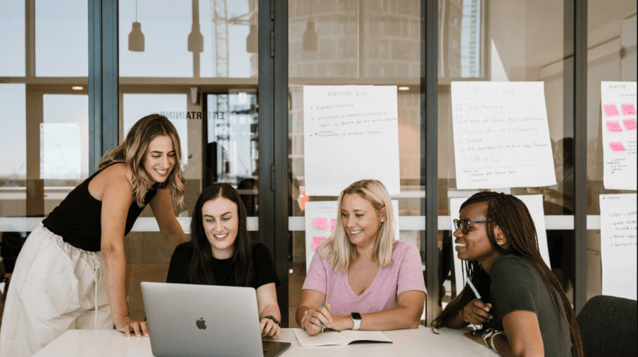„CareerUP Empowering Women” – un nou program gratuit de orientare în carieră pentru femei