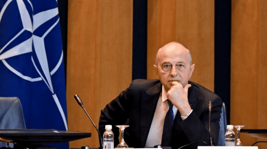 Mircea Geoană pleacă din funcţia de la NATO la începutul săptămânii viitoare