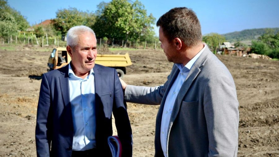 FOTO Ministrul Mediului a inspectat la Pănășești cum se transformă o fostă gunoiște într-un parc verde
