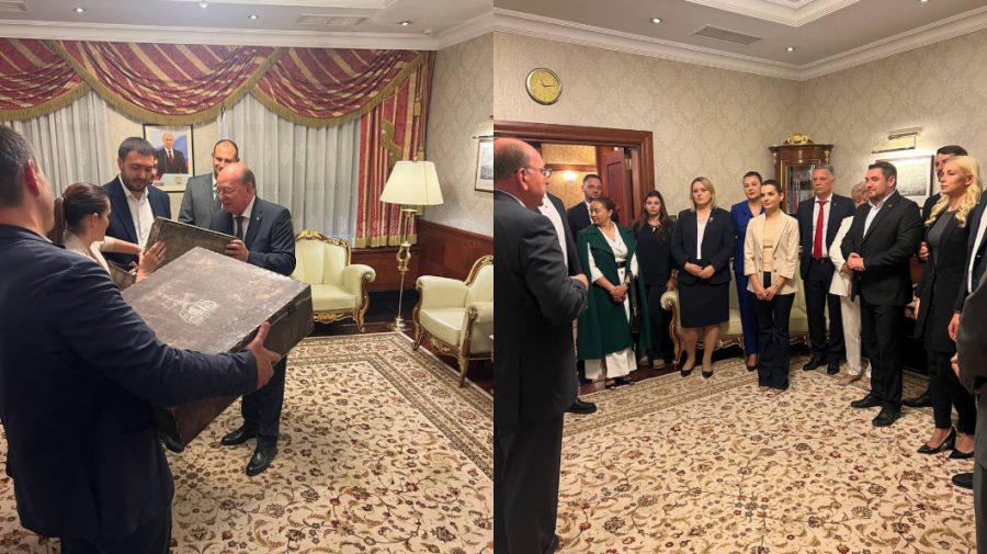 FOTO Membrii blocului „Victorie” i-au spus la revedere „șefului” de la ambasada rusă: „Prieten al poporului nostru”