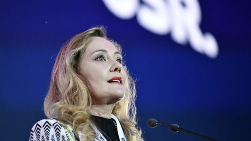 Elena Lasconi profanează domeniile politicii externe și apărării de care e responsabil un președinte al României