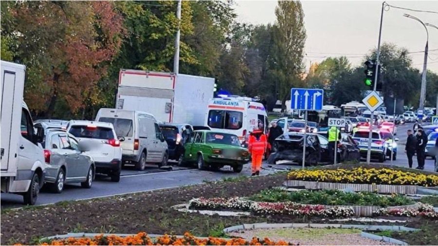 VIDEO Accident de groază pe strada Albișoara. Un șofer și-a pierdut viața