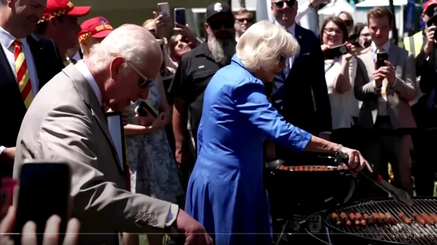 Regele Charles și regina Camilla au încheiat turneul de vizite în Australia cu cârnăciori la un barbecue uriaş