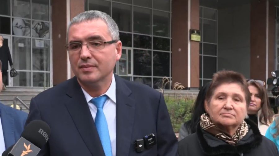 VIDEO Renato Usatîi a mers la vot cu mama: „Eu am luat un buletin, mama două”