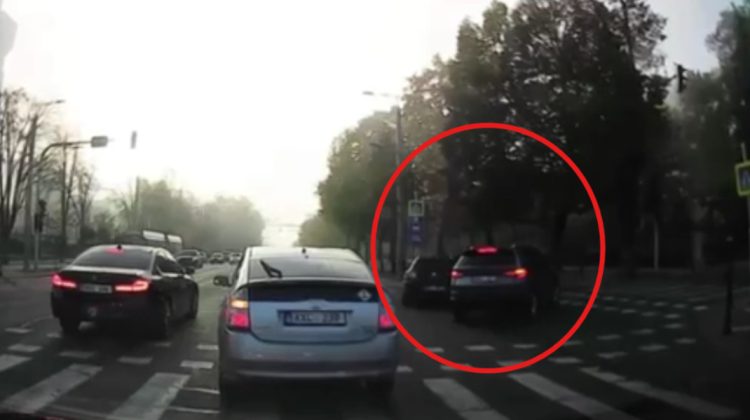 VIDEO Două mașini, avariate în centrul Capitalei. Ce spune poliția