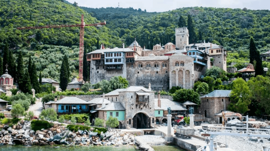 Bărbați din România, aflați pe muntele Athos, au ajuns la spital de urgență. Au mâncat ciuperci sălbatice