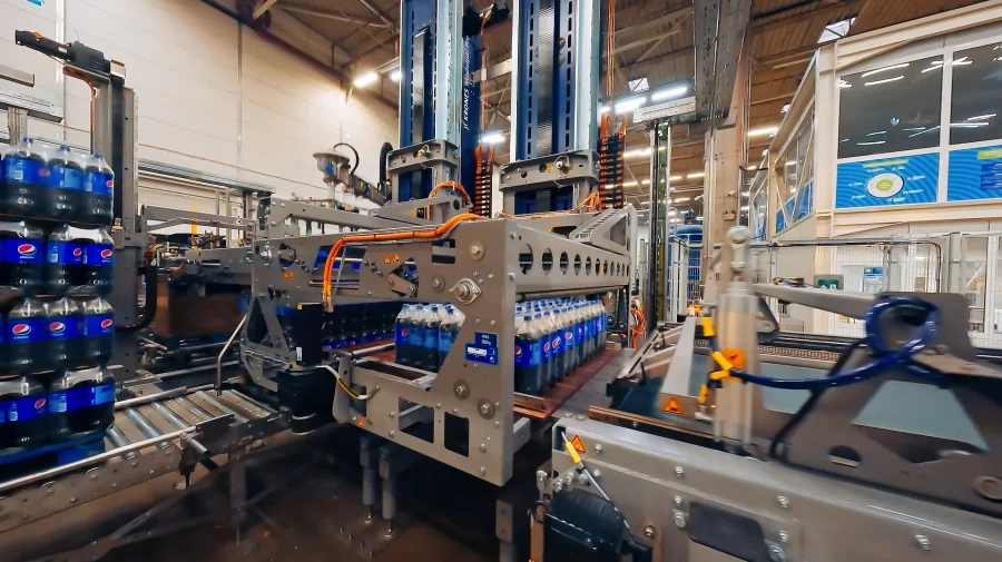 Îmbuteliatorii Pepsi şi Coca-Cola în Cisiordania se confruntă cu o penurie de doze şi de zahăr
