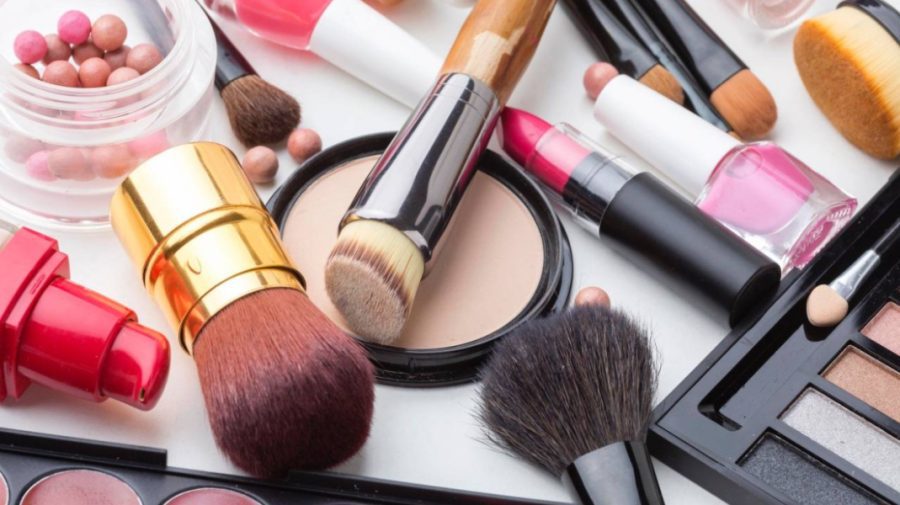 Substanțe chimice periculoase, găsite în sute de produse cosmetice. Urmează a fi retrase de pe piață
