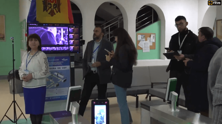 VIDEO Ora de LIVE cu Traian de la o secție de votare din inima Capitalei. Primii alegători au venit la 07:00