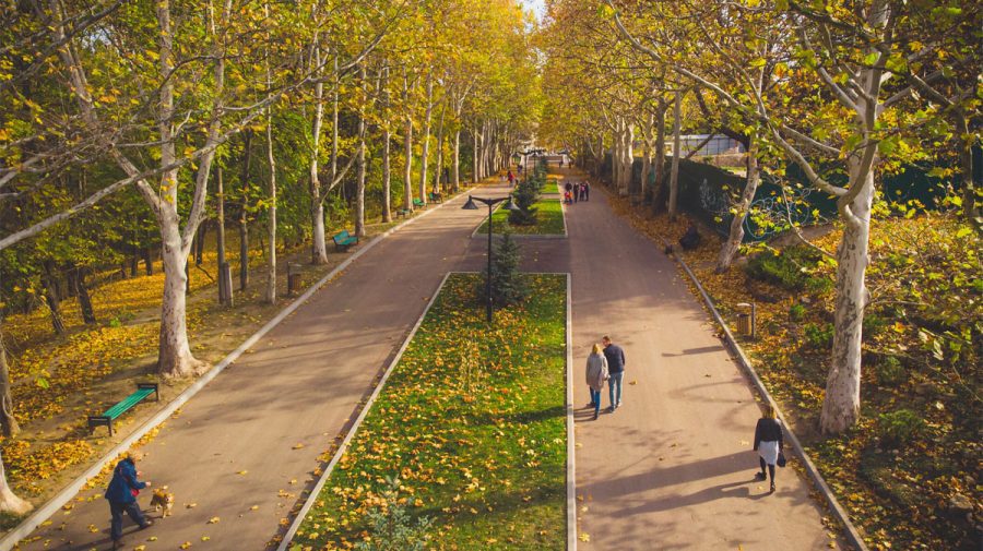 Vremea continuă să ne răsfețe cu multă căldură. Ce maxime vom avea?