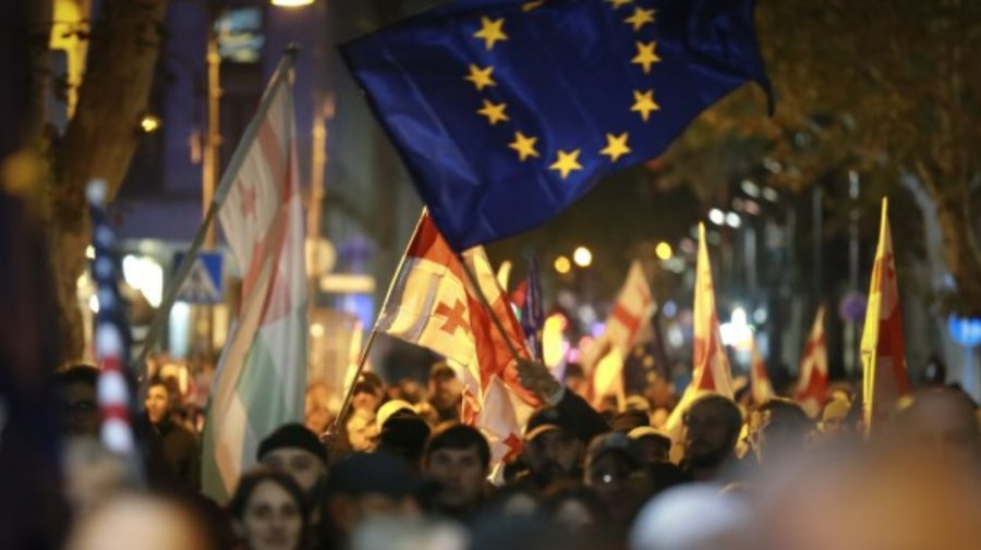 VIDEO Protest amplu la Tbilisi, opoziția nu renunță: „Continuăm până când vor fi convocate noi alegeri”