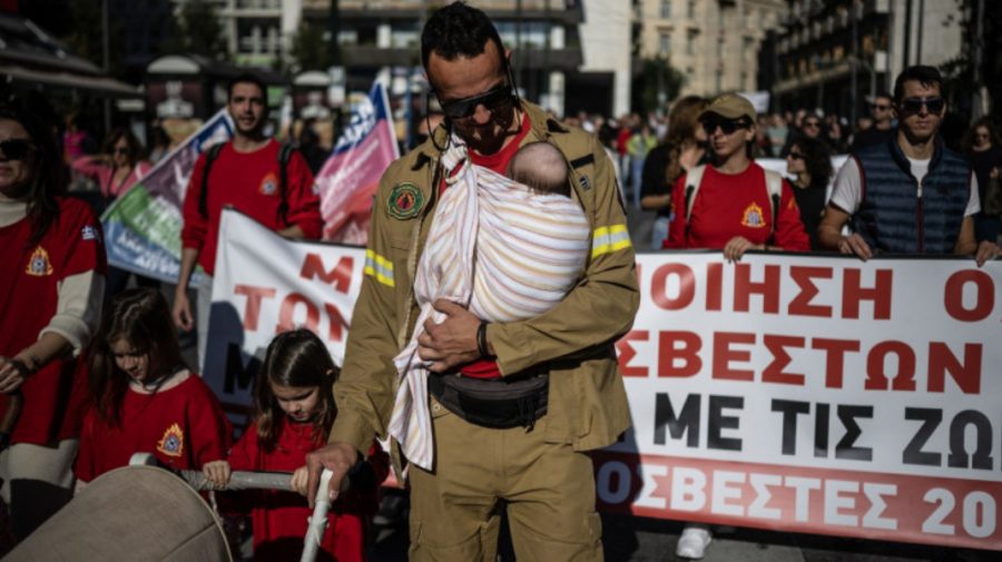 Grecia, paralizată de o grevă generală de 24 de ore. „Când vin facturile la electricitate avem atacuri de cord”